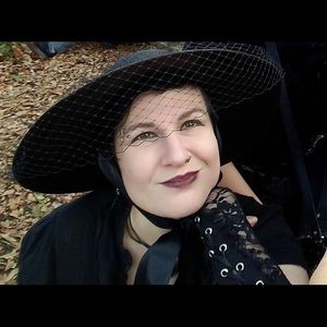 Meet your Posher, Suzanne